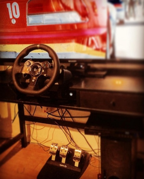 Full on racing wheel and pedals for xbox